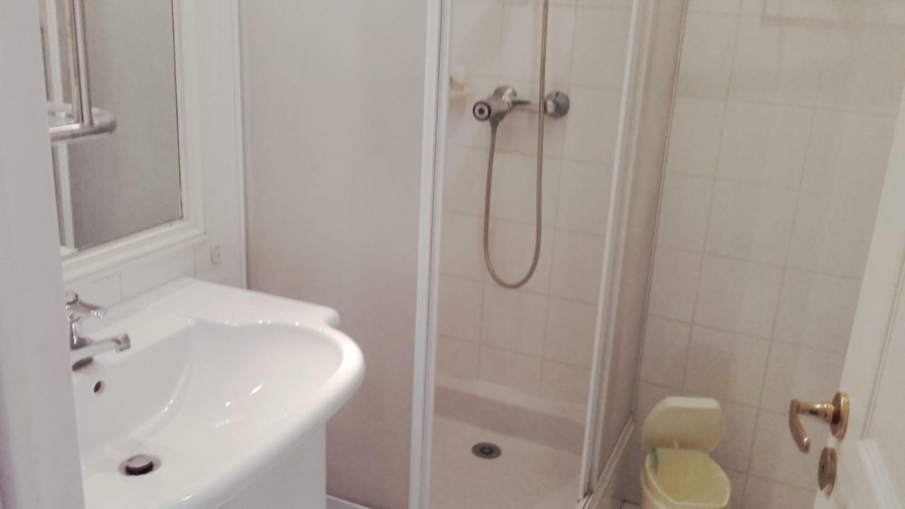 מנטון 22 Place Saint-Roch מראה חיצוני תמונה